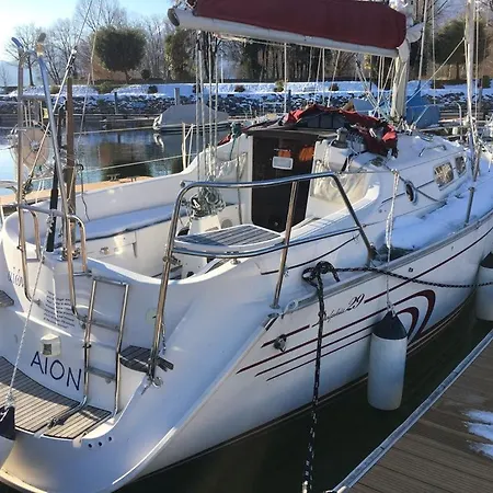 Barca A Vela Sul Lago Maggiore Hotel na wodzie *
